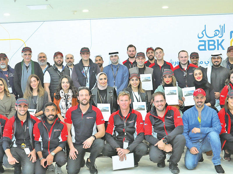 عملاء وموظفو البنك في معرض بورشة العالمي