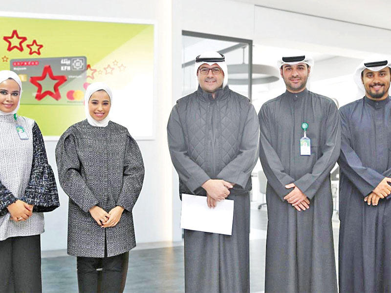 مشاركون في السحب