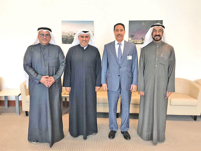 الرويشد متوسطاً وفد الرابطة