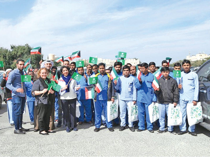 مشاركة «التجاري» فرحة العيد الوطني مع العمال