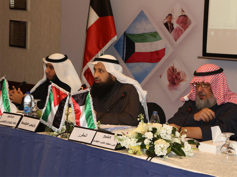 مشاركون في ندوة قضايا الزكاة