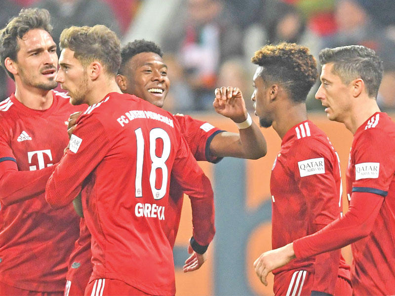 فرحة لاعبي بايرن بعد إحراز الهدف الأول