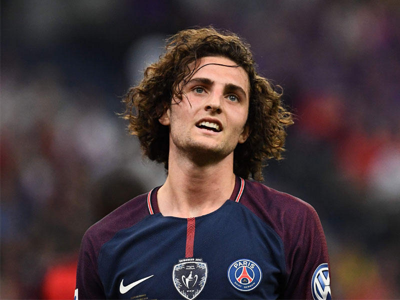 لاعب الوسط أدريان رابيو