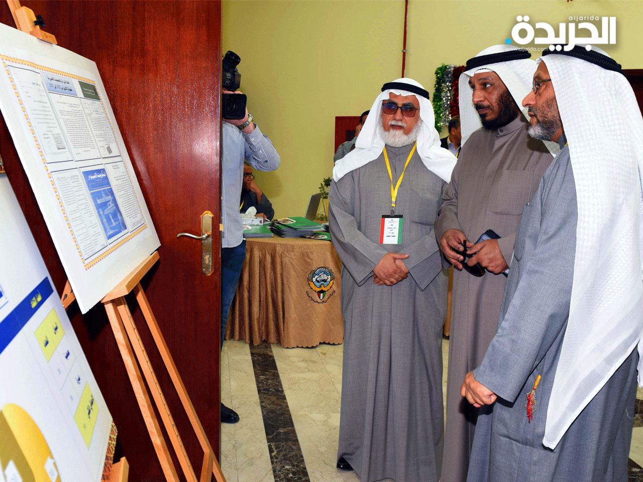  جانب من عرض خطط الجمعيات والمبرات الخيرية في الكويت للوزير الخراز 