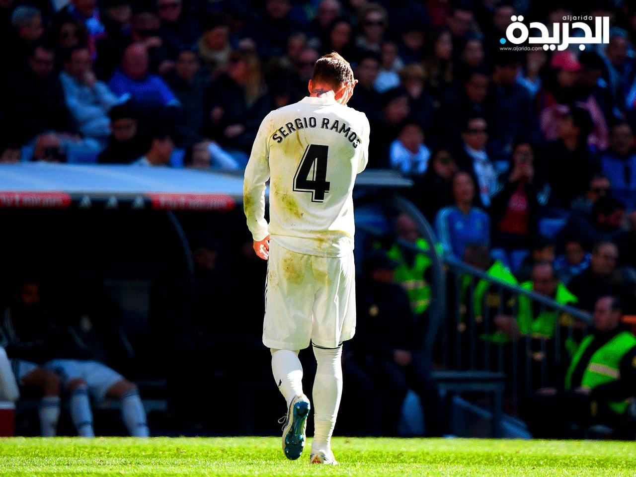 لحظة خروج نجم مدريد راموس من الملعب بعد تلقيه البطاقة الحمراء