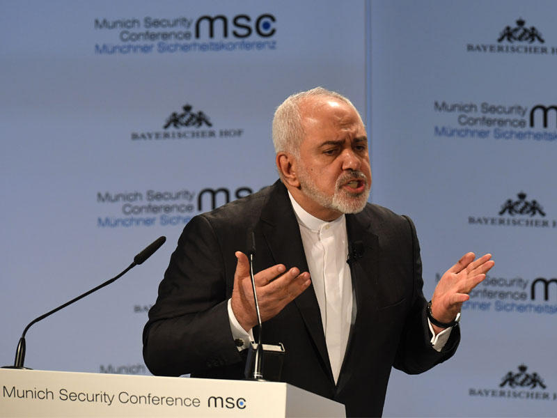 ظريف يلقي كلمته أمام مؤتمر ميونيخ أمس     (أ ف ب)