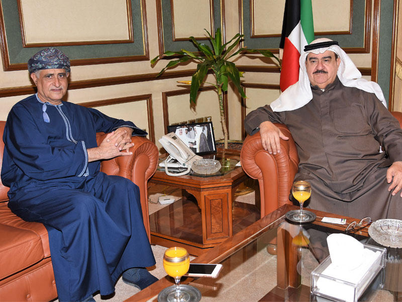 محافظ العاصمة ، الفريق ثابت المهنا و سفير السودان لدى الكويت محي الدين سالم