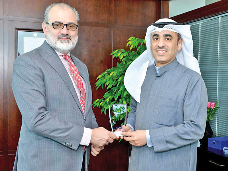 التويجري يتسلم الجائزة