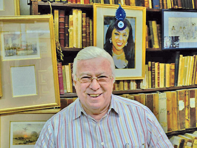 الفنان الراحل حسن كامي مالك مكتبة المستشرق التاريخية