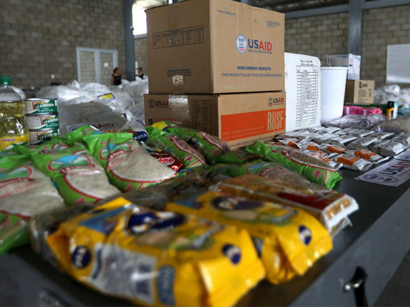 المساعدات الإنسانية لفنزويلا ، في مستودع على جسر تينديتاس العابر للحدود بين كولومبيا وفنزويلا في كوكوتا