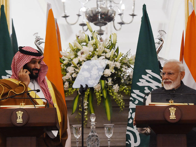 بن سلمان ومودي خلال مؤتمر صحافي في نيودلهي أمسt(أ ف ب)