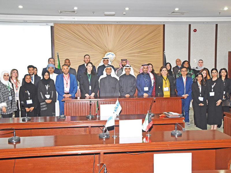 المقاطع متوسطاً الوفود المشاركة والمحكمينn