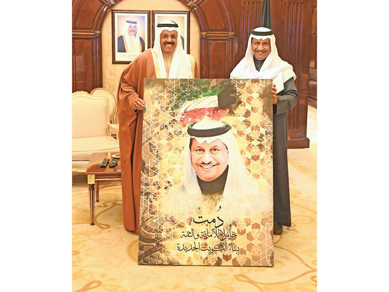 المبارك مستقبلاً المحافظ النواف أمس