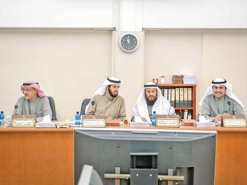 جانب من اجتماع لجنة حقوق الإنسان أمس