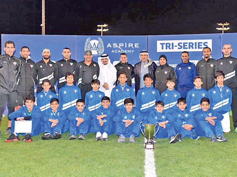 منتخب البراعم بعد تتويجه بكأس البطولة