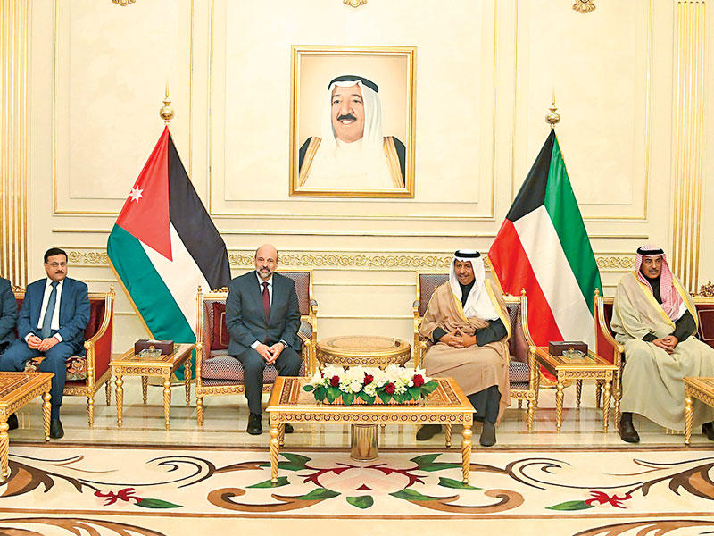 المبارك مستقبلاً نظيره الأردني أمس