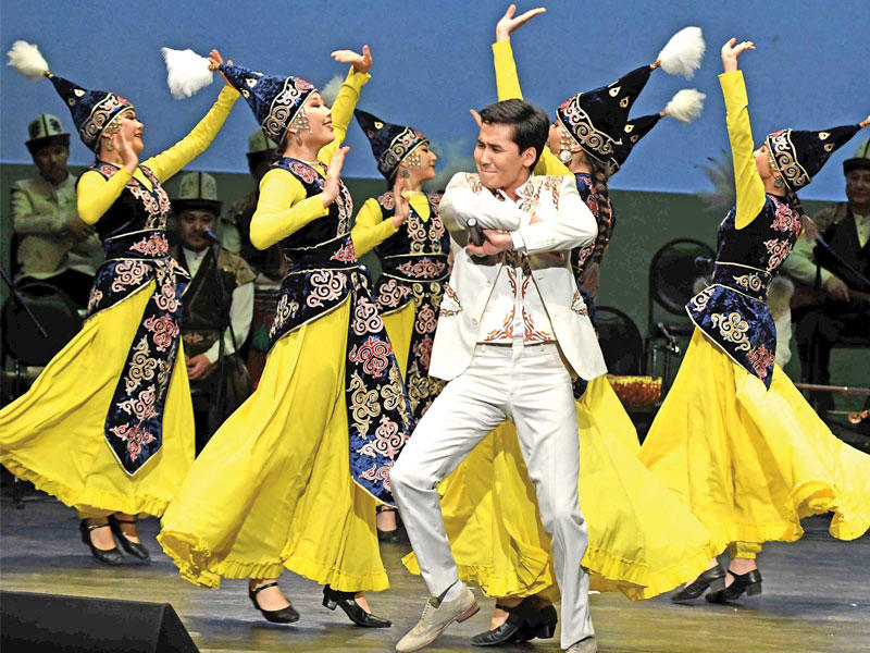 من أمسية الفرقة القيرغيزية