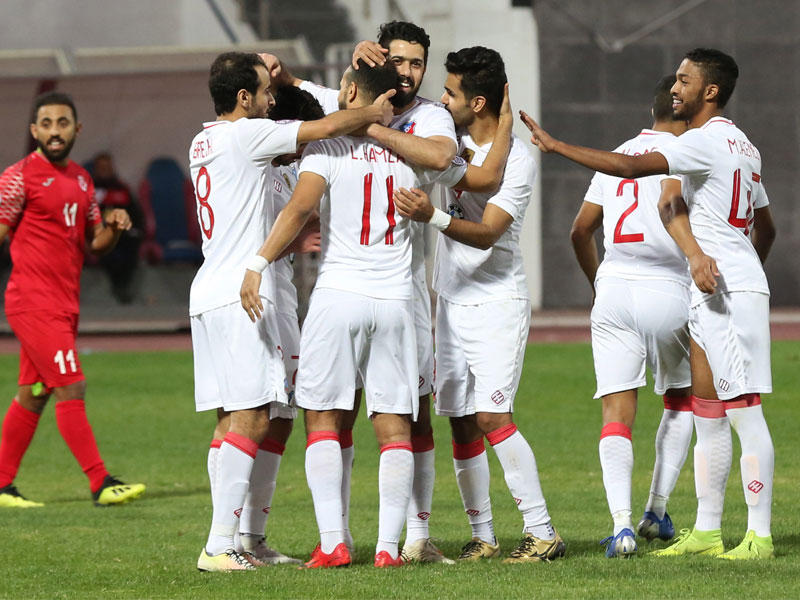 فرحة لاعبي فريق الكويت في لقاء الفحيحيلn