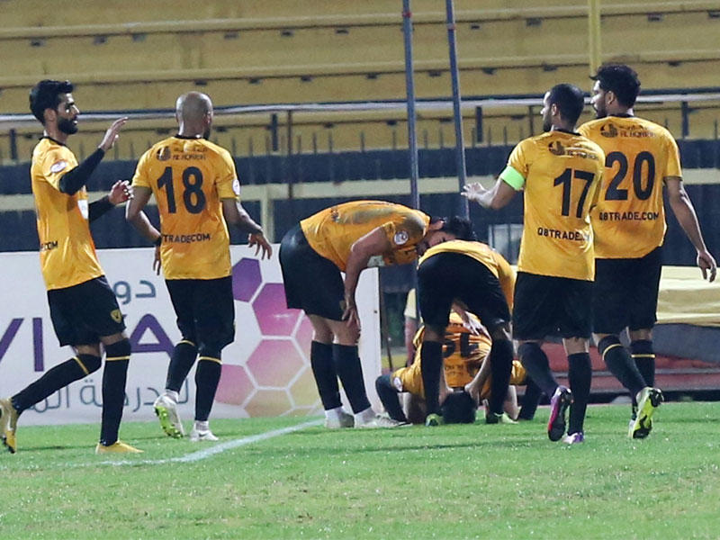 لاعبو القادسية في لقاء سابق