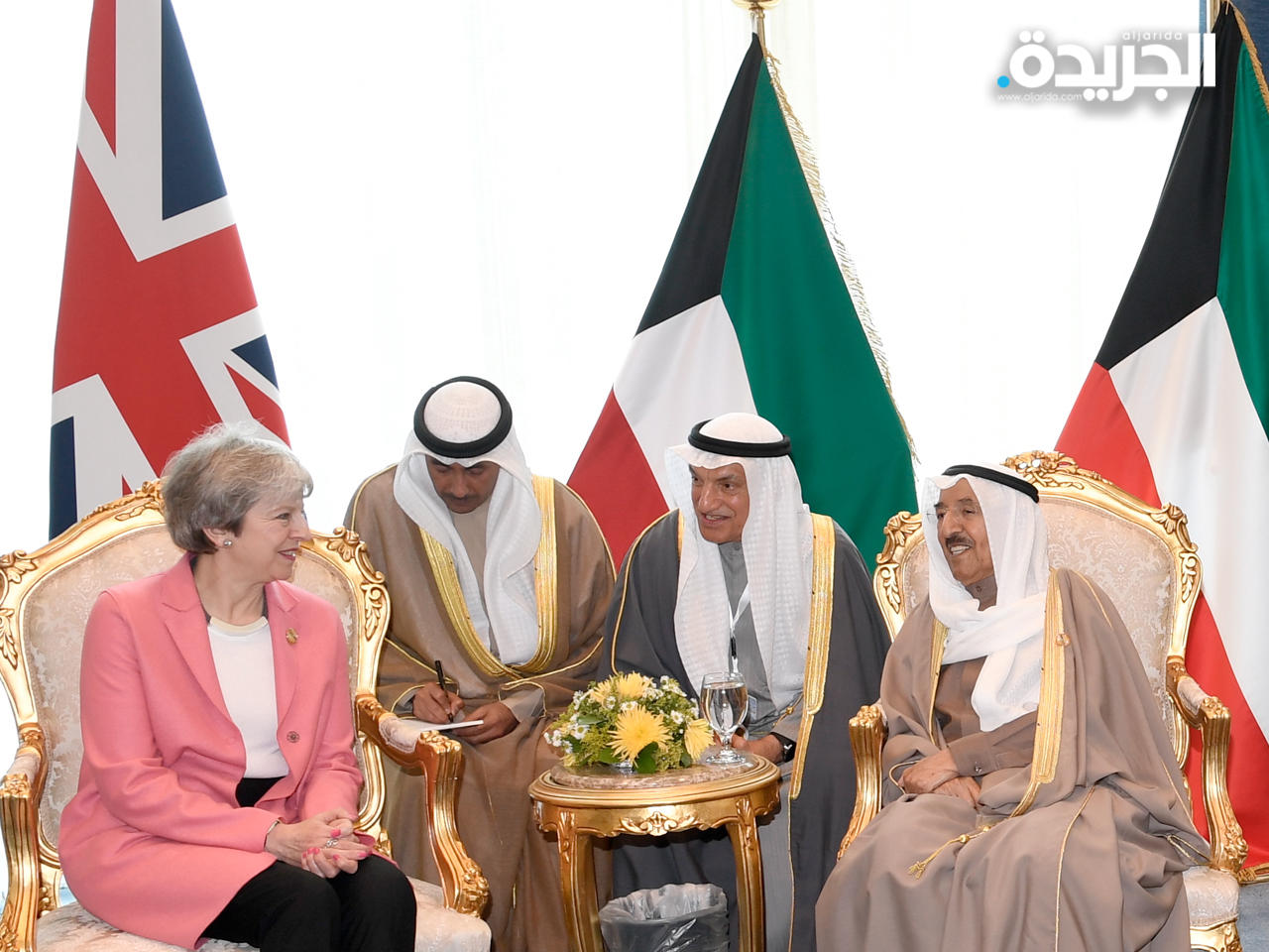 الأمير مستقبلاً رئيسة وزراء المملكة المتحدة تيريزا ماي