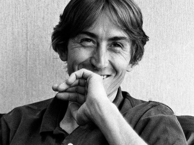 المغني مارك هوليس 