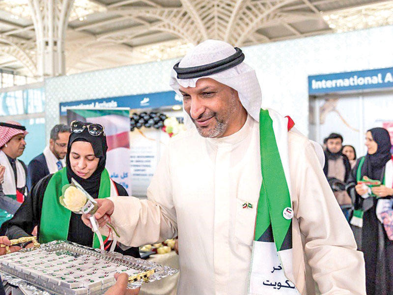 مطارات السعودية تحتفي بالمسافرين الكويتيين بمناسبة الأعياد الوطنية
