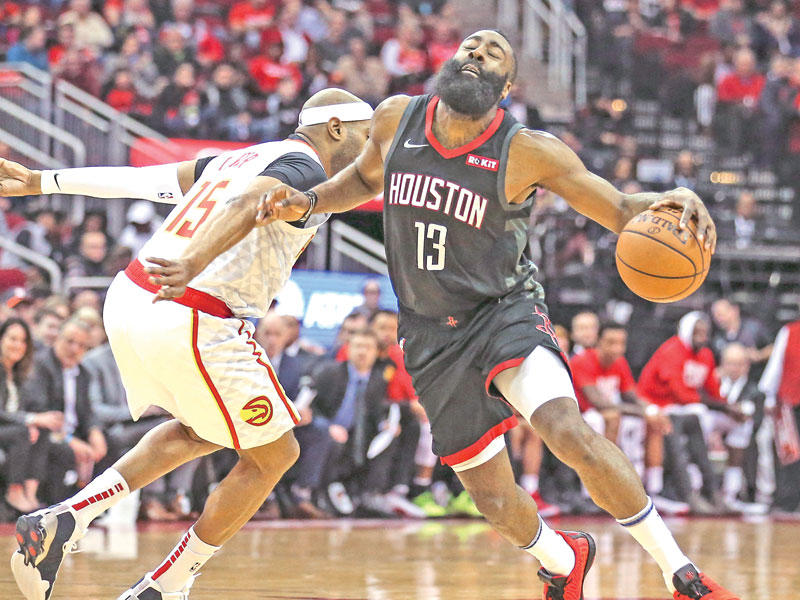 جانب من لقاء روكتس وهوكس