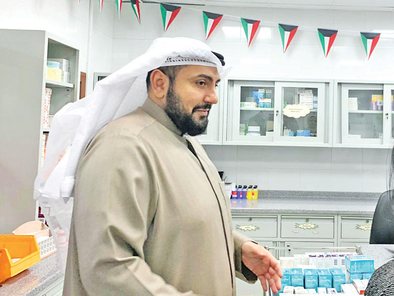 باسل الصباح متفقداً أحد المستشفيات