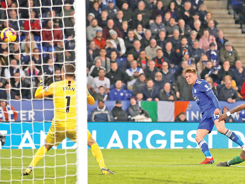 هارفي بارنز نجم ليستر في محاولة أمام مرمى برايتون