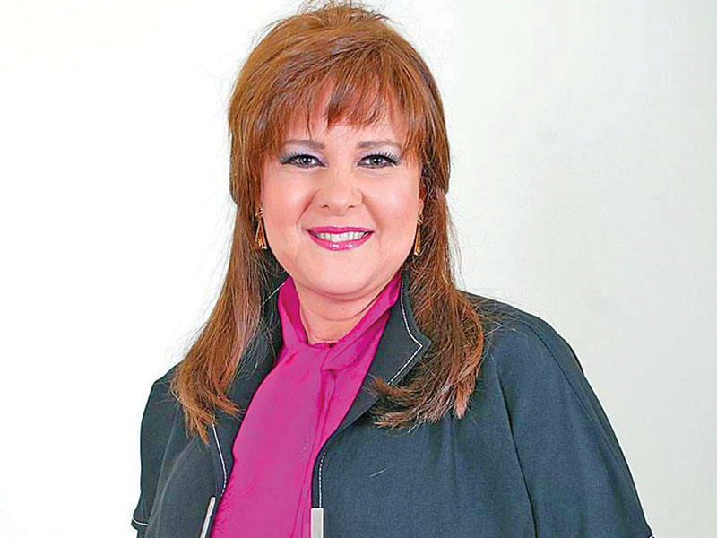 الفنانة دلال عبدالعزيز