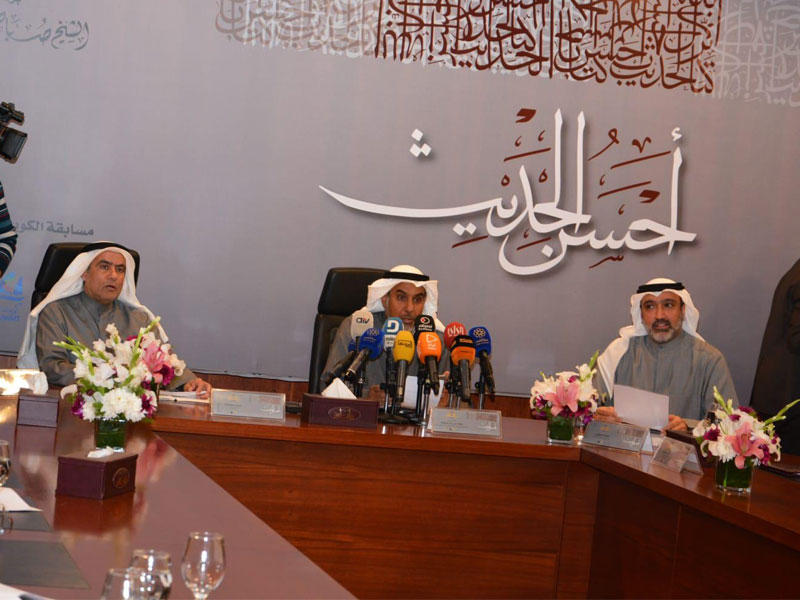 الشعلة خلال المؤتمر الصحافي