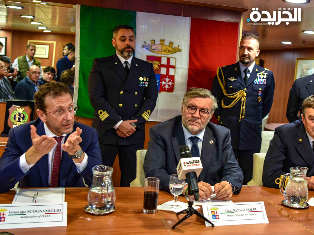 رفايل ولبي يتوسط سكونياميغليو وجيا كومني 