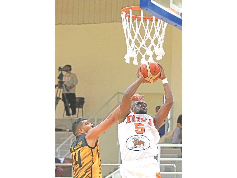 جانب من مباراة القادسية وكاظمة     (تصوير جورج ريجي)