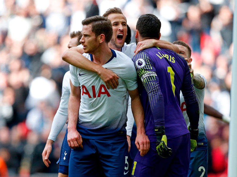 فرحة كين بتصدي لوريس لركلة الجزاء