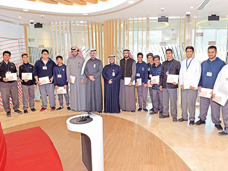 طلبة مدرسة فهد السالم الثانوية بنين