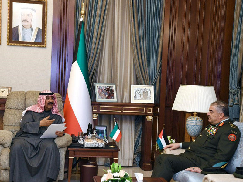 مشعل الأحمد مستقبلاً رئيس هيئة الأركان الأردني 