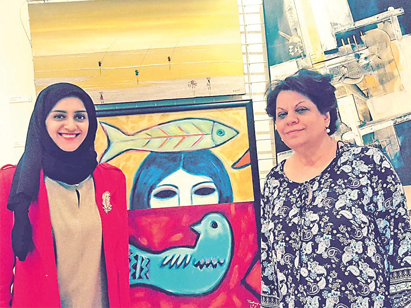 ثريا البقصمي (يمين) ومريم فضل