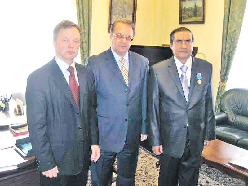  من تكريم الراحل أبوبكر يوسف ومنحه ميدالية بوشكين