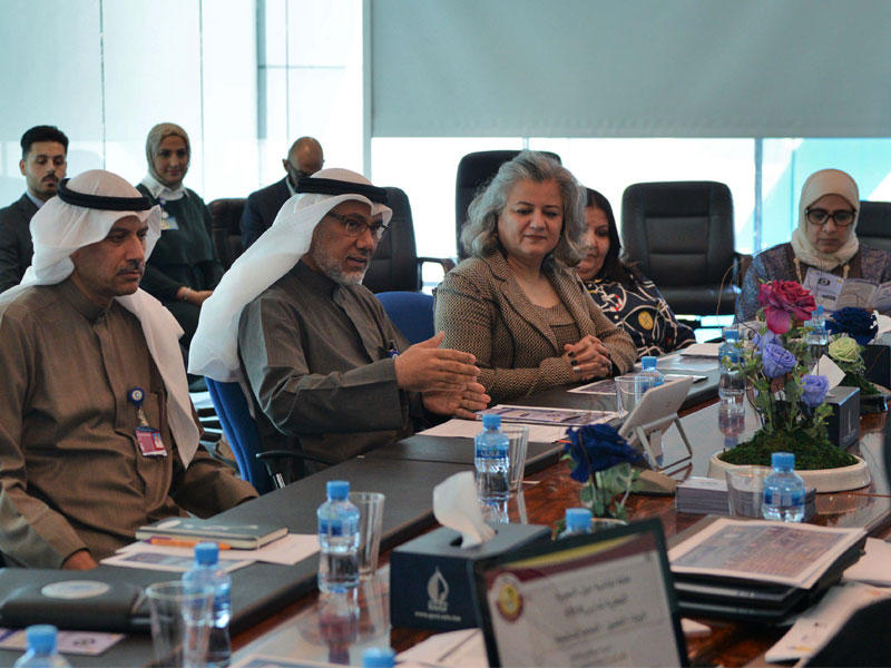  بوحمرا متحدثاً إلى الوفد