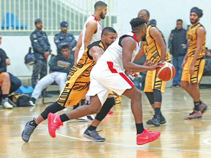 جانب من اللقاء النهائي بين القادسية والكويت في درع الاتحاد