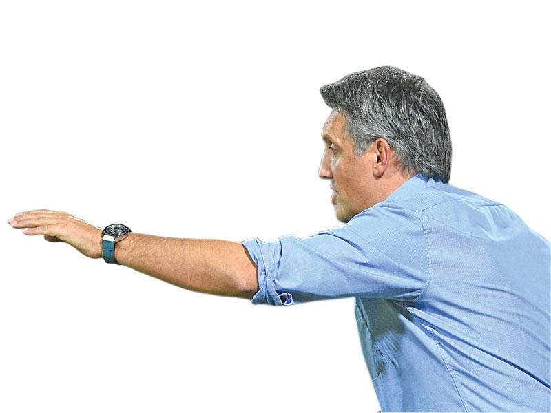 المدير الفني (مدرب المنتخب الوطني الأول) روميو جوزاك