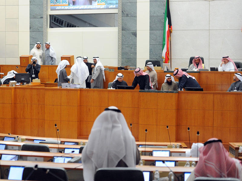 جانب من جلسة أمس (تصوير عبدالله الخلف)