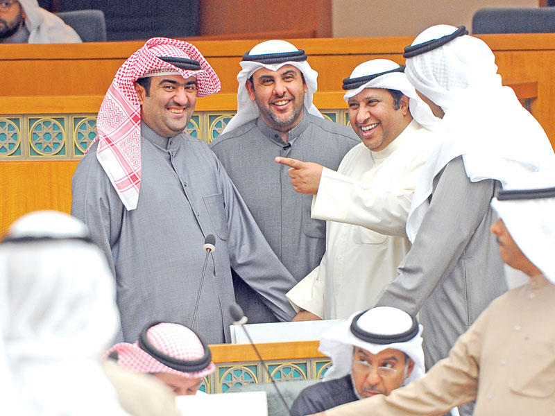 الروضان والسبيعي في ضحكة مشتركة ومعهما الصالح والفضالة