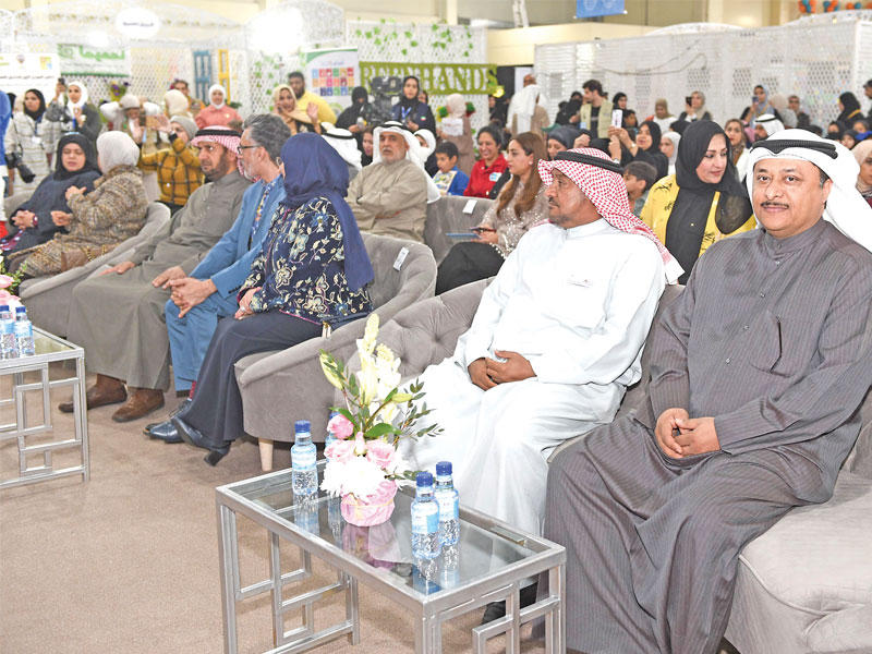 الياسين خلال حضوره افتتاح مهرجان الطفولة السابع