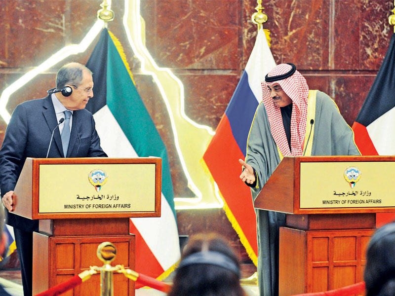 الخالد ولافروف خلال المؤتمر الصحافي أمس