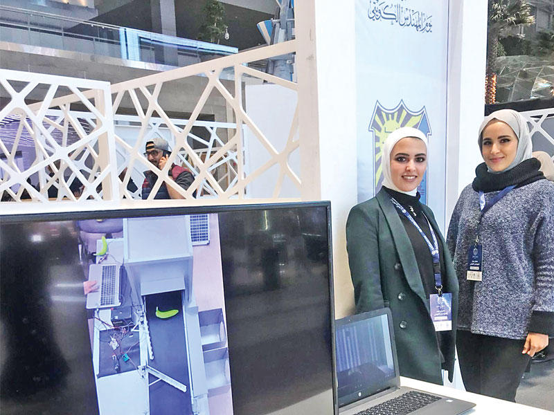 مهندستان مشاركتان وأمامهما المشروع
