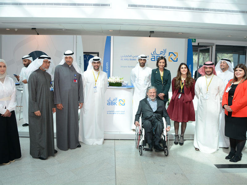 موظفو «الأهلي» مع الهيئة الإدارية لجامعة الخليج للعلوم والتكنولوجيا