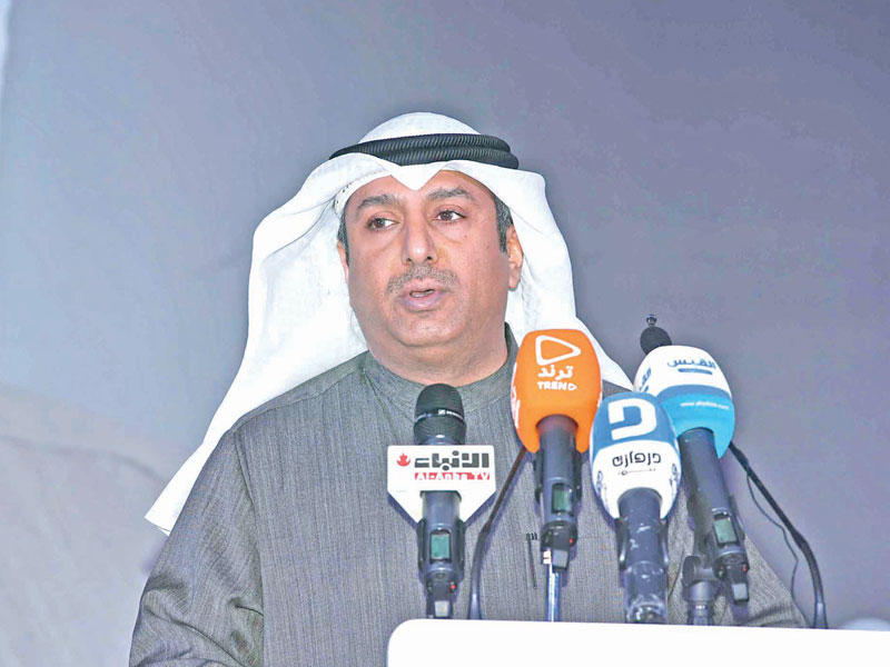 الملا متحدثاً في افتتاح مقره