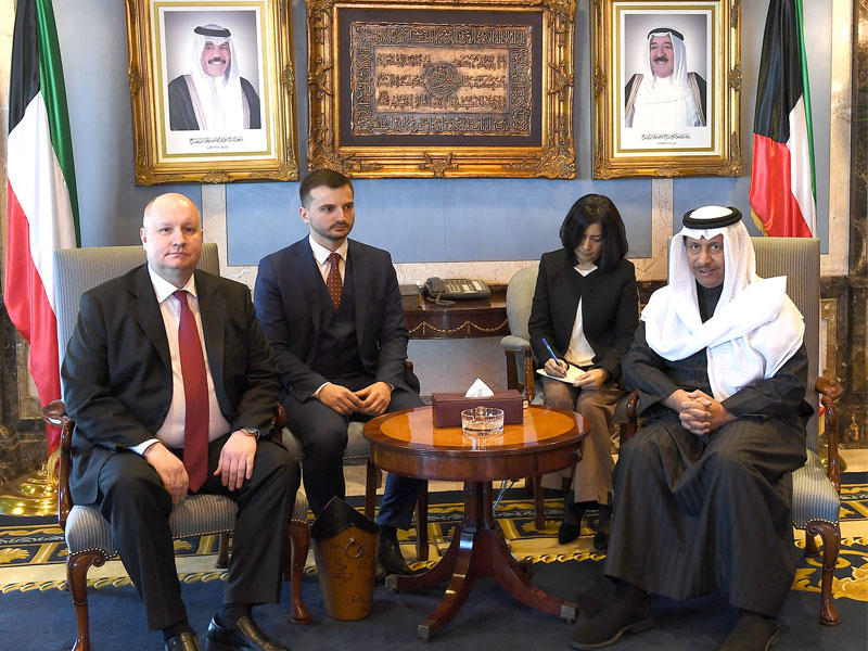 المبارك مستقبلاً الوزير الروسي