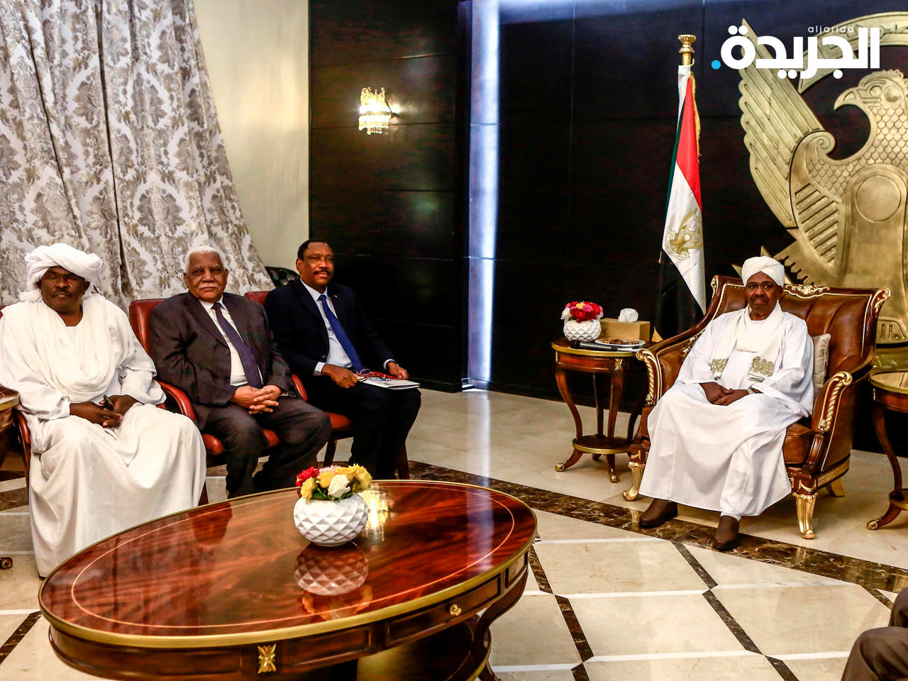 البشير في لقاء وفود المجموعات السياسيّة